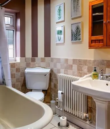 Apartament Ilford - Driveway- 3 Bed- M6 J6 Contractors & Families *