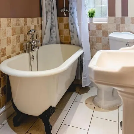 Apartament Ilford - Driveway- 3 Bed- M6 J6 Contractors & Families Birmingham